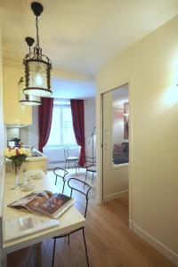 Louvre Opera Classic ChicSuites
