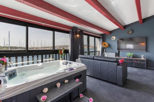 Lov'island by Pom, jacuzzi, sauna, piscine, vue mer