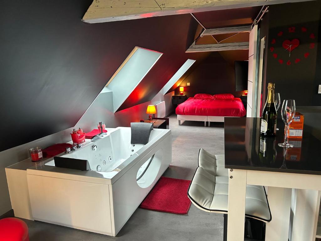 Appartement Love room « Deep secret » 75 Passage Léon Gambetta 76200 Dieppe