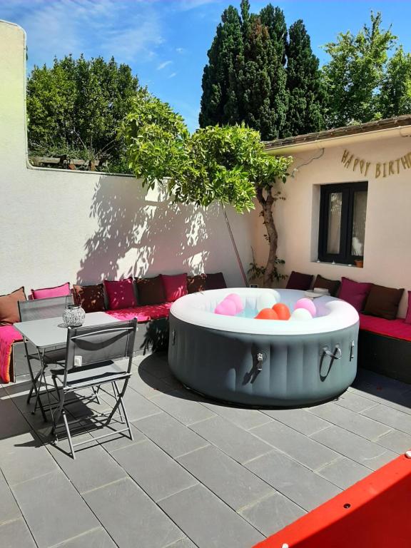 Love Room,Jacuzzi Privatif, NETFLIX 5 Chemin des Barentins, 95100 Argenteuil