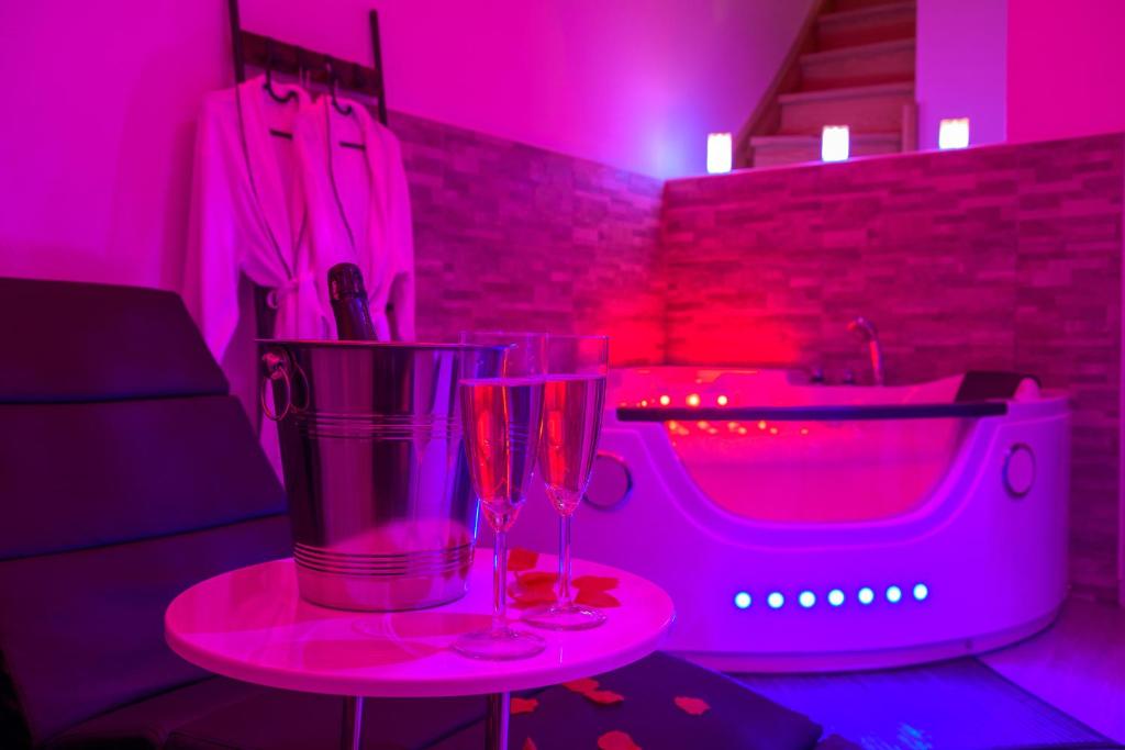 Love Room - Suite romantique avec spa privatif 24 Rue Vibert, 43000 Le Puy-en-Velay