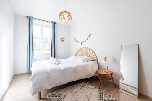 Lovely 1 Bdr Port & Garibaldi Square