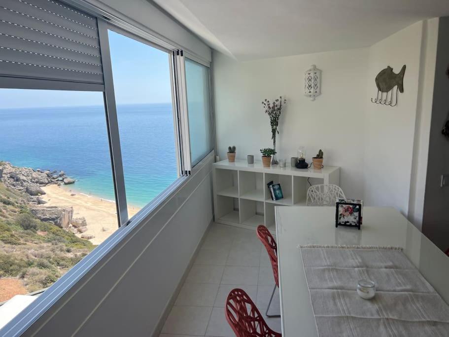 Lovely 1 bedroom flat with directly access to the beach Rua Navegador Rodrigues Soromenho, 2970-773 Sesimbra