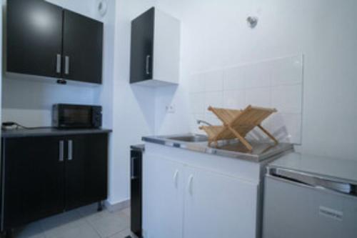 Lovely 1-bedroom unit with free parking on premise