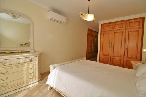 Lovely 2 -bedroom Vacation Apartment In Quarteira