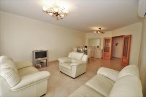 Lovely 2 -bedroom Vacation Apartment In Quarteira