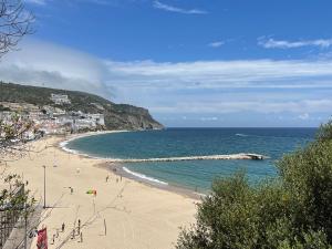 Appartement Lovely 2 bedroom with a pool in front of the beach 8 Rua de Palames 2970-703 Sesimbra -1