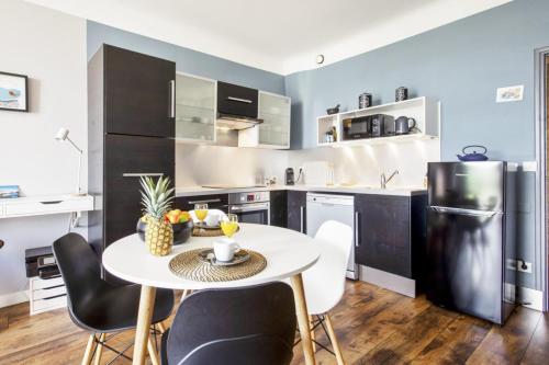 Lovely 2 one-bedroom apartment overlooking Nive in Bayonne - Welkeys