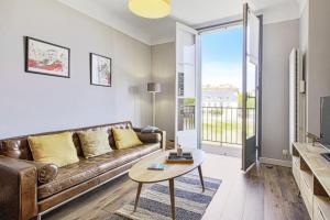 Lovely 2 one-bedroom apartment overlooking Nive in Bayonne - Welkeys