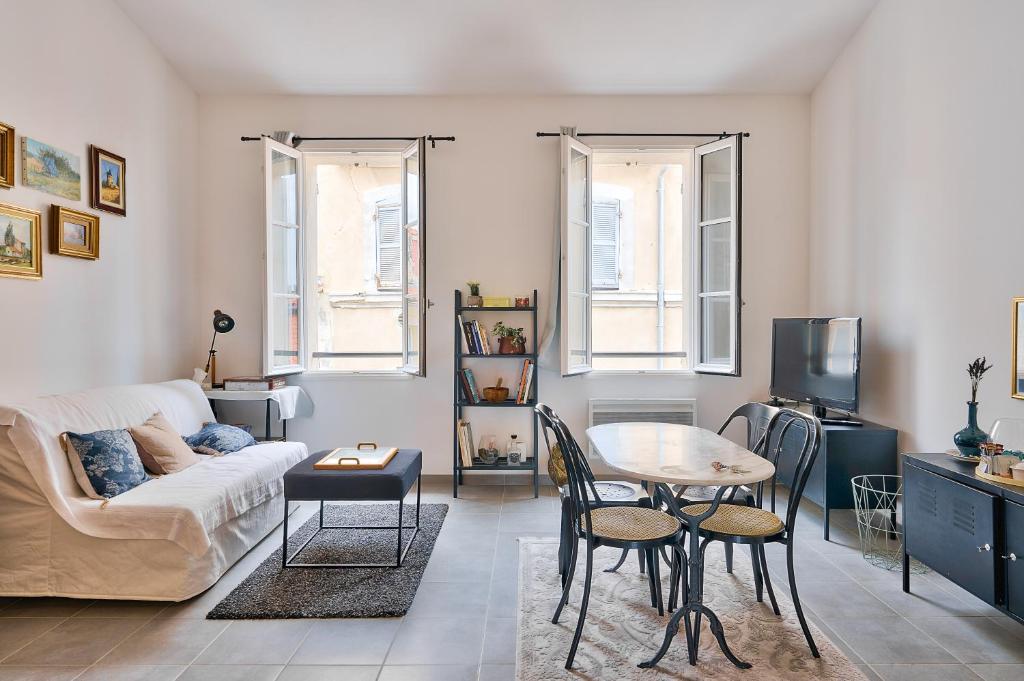 Lovely 2bedroom Flat next 3min walk to Vieux Port 3ème étages. 18 Rue Fontaine des Vents, 13002 Marseille