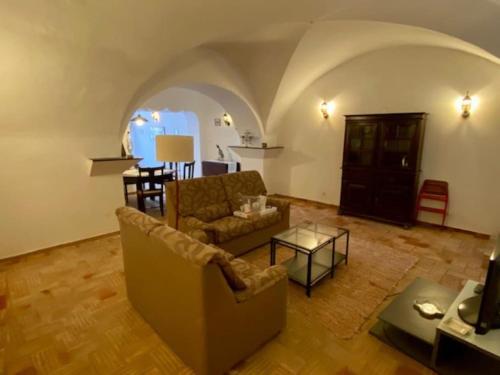 Lovely 3 bedroom apt with patio in a typical house