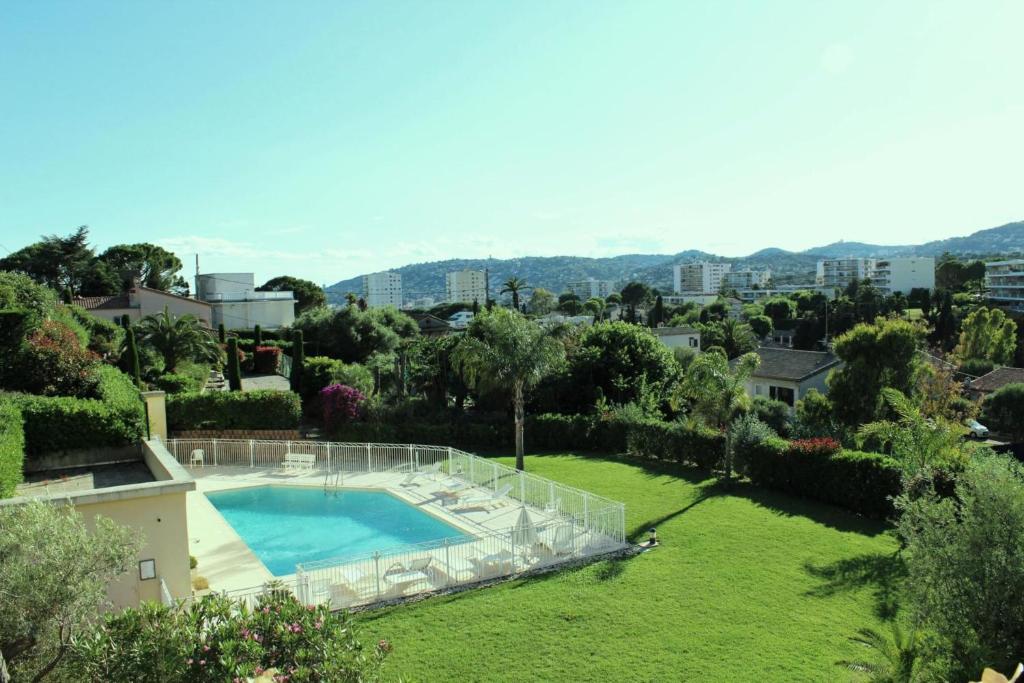 Appartement Lovely 70m nice residence pool and garden 28 Chemin de la Peyregoue 06600 Antibes