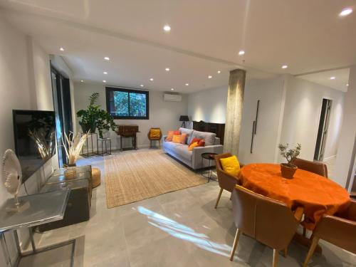 Lovely and quiet apartment with garden and parking