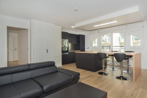 LOVELY APARTMENT CLOSE TO A BIG SHOPPING MALL