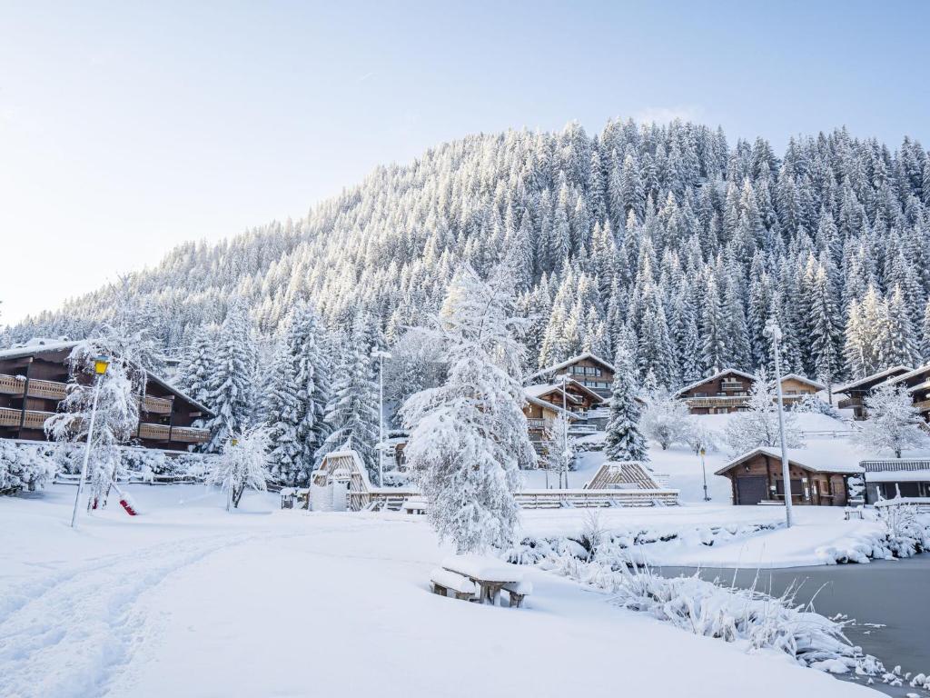 Lovely apartment in Chatel with balcony , 74390 Châtel