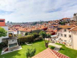 Lovely apartment in Porto with shared pool