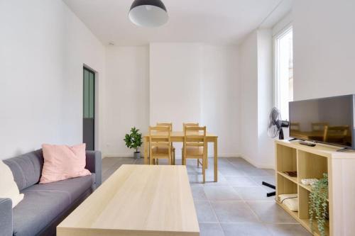 Lovely apartment located 10 min from the sea side
