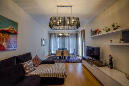 Lovely apartment near airport and Nations Park, with garage