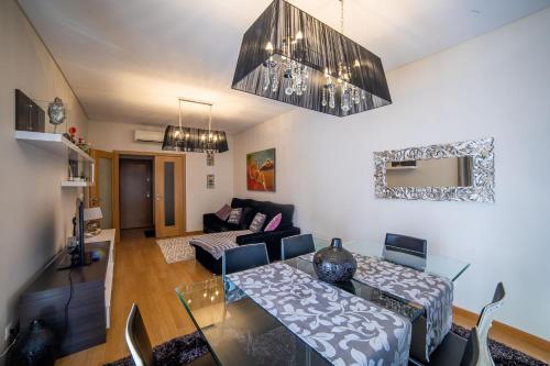 Lovely apartment near airport and Nations Park, with garage