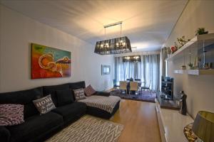 Lovely apartment near airport and Nations Park, with garage