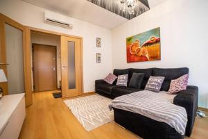 Lovely apartment near airport and Nations Park, with garage