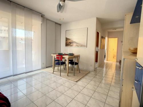 Lovely apartment near the old town -free parking!