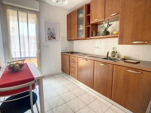 Lovely apartment near the old town -free parking!