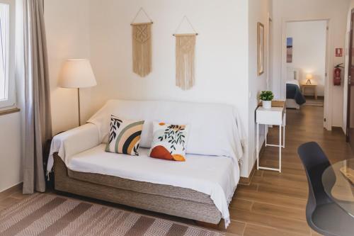 Lovely & bright renovated apt. w/ balcony in Lagos