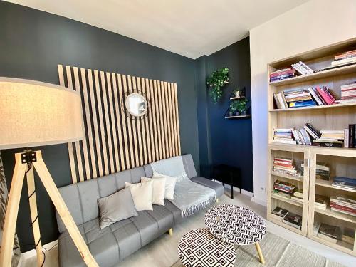 Lovely & cozy duplex heart of Nice with bathtub!