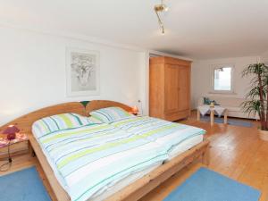 Lovely first floor apartment on the edge of the Bode Gorge with garden use