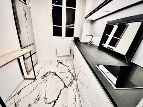 Lovely flat paris16 / partiel view Eiffel Tower