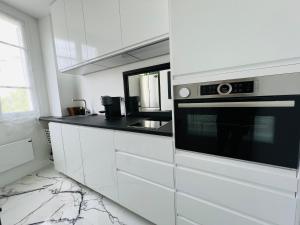 Lovely flat paris16 / partiel view Eiffel Tower