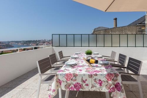 Lovely Flat with Charming Terrace by Host Wise