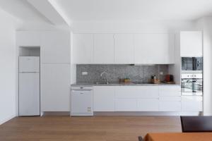 Lovely Flat with Charming Terrace by Host Wise