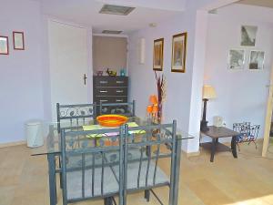 Lovely modern top floor apartment in Central Cannes just a short walk from the beaches and the Palais 1519