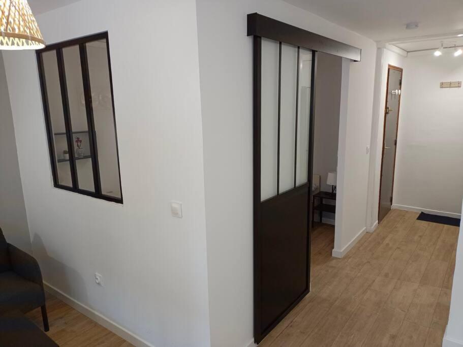Lovely modern top floor apartment in Central Cannes just a short walk from the beaches and the Palais 1519