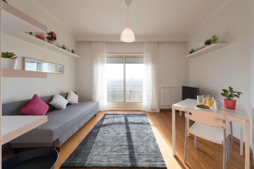 LovelyStay - 1BR Flat with Stunning Views over Porto