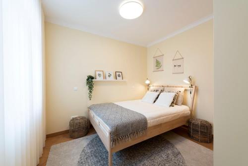 LovelyStay - Beloved 3B Central Apartment
