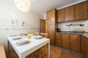 LovelyStay - Beloved 3B Central Apartment