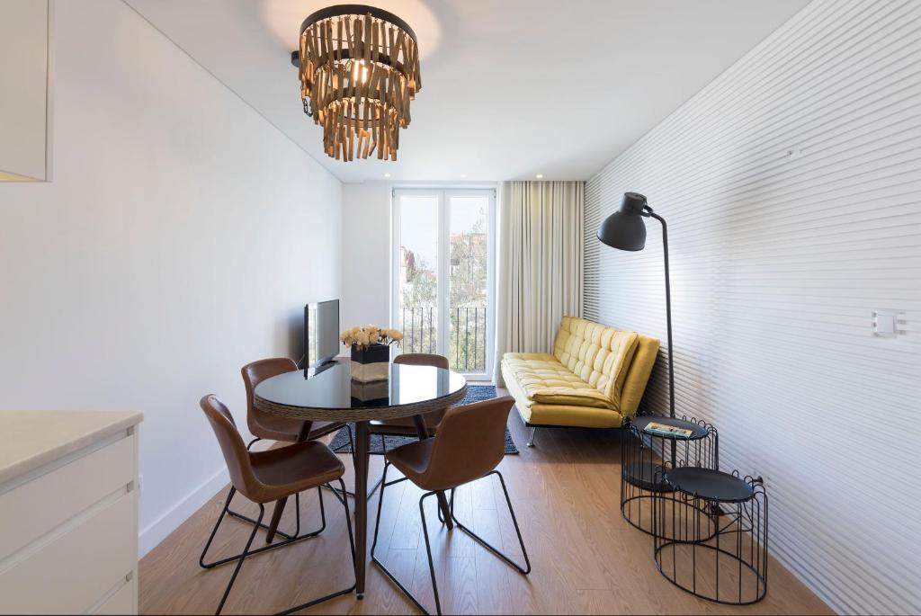 LovelyStay - Central Flat w/ AC & Balcony 643 Rua do Almada 3º Traseiras, 4050-039 Porto