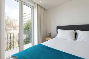 LovelyStay - Central Flat w/ AC & Balcony