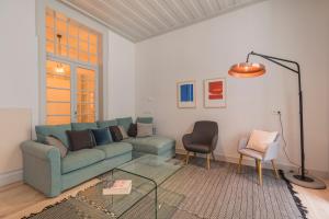 LovelyStay - Charming 3 Bedroom Wonder Downtown