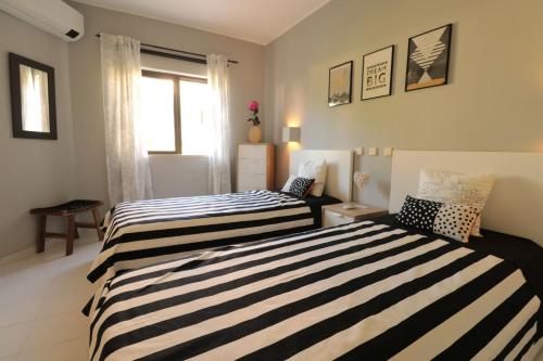LovelyStay - Cozy 1BR Flat in Alvor with AC and Balcony