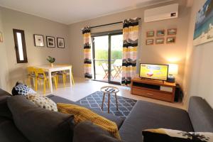 LovelyStay - Cozy 1BR Flat in Alvor with AC and Balcony