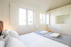 LovelyStay - Cozy 1BR in Santa Catarina w/ Balcony