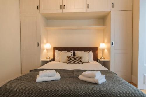 LovelyStay - Cozy Duplex Home in Alfama