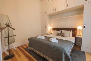 LovelyStay - Cozy Duplex Home in Alfama