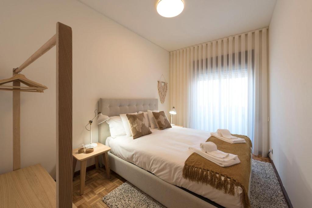 LovelyStay - Genuine Bonfim Balcony Flat 848 Rua de Barros Lima 1ºD, 4300-061 Porto