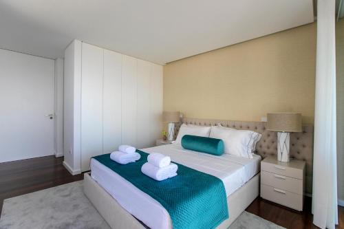 LovelyStay - Luxury 2BR Duplex Apartment in Foz Porto