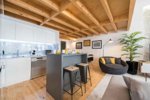 LovelyStay-Modern Loft City Center
